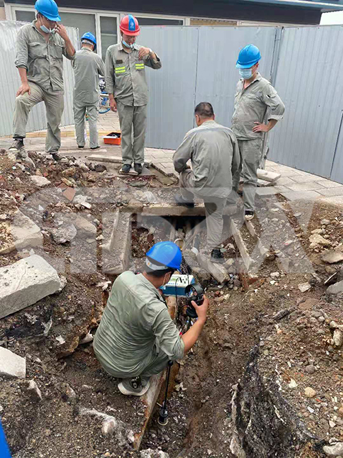 Technicians are troubleshooting the fault point.jpg